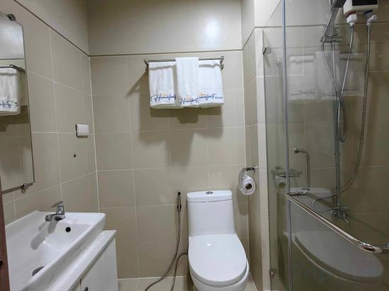 Фото Homefort at Shore 1 Residences