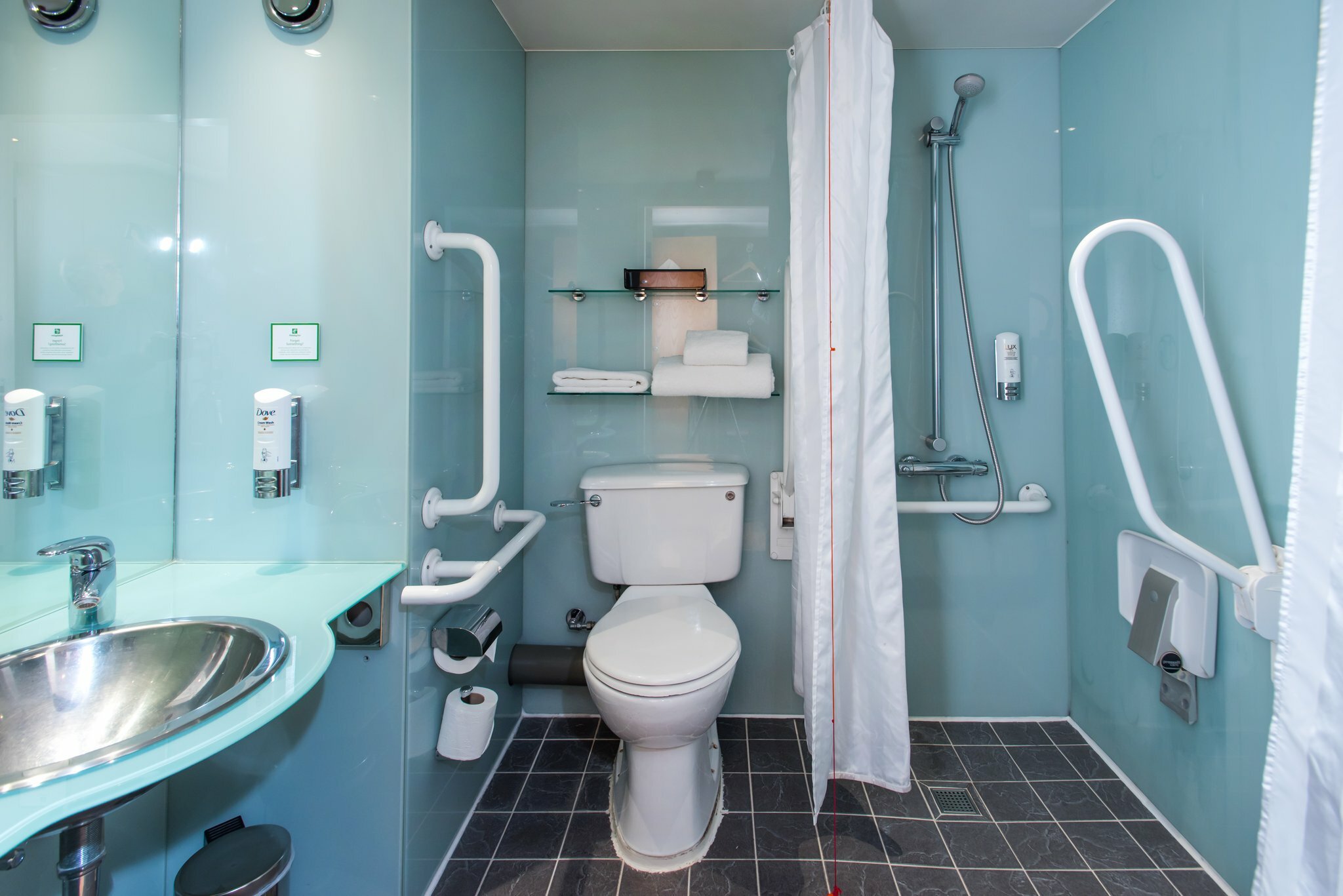 Фото Holiday Inn London - West, an Ihg Hotel