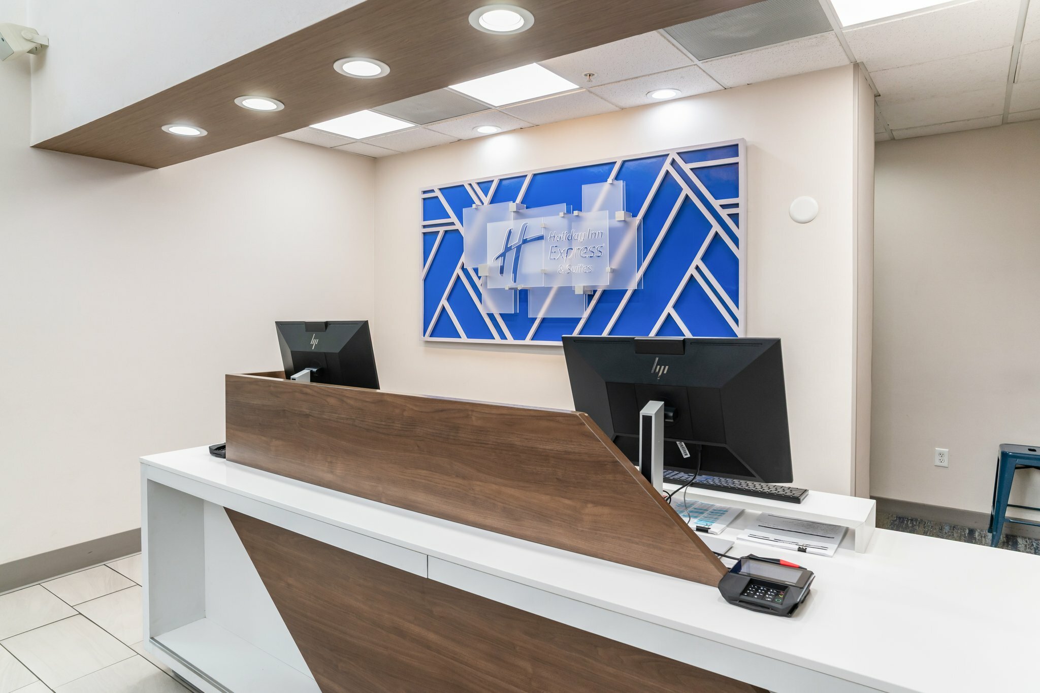 Фото Holiday Inn Express & Suites San Diego Otay Mesa