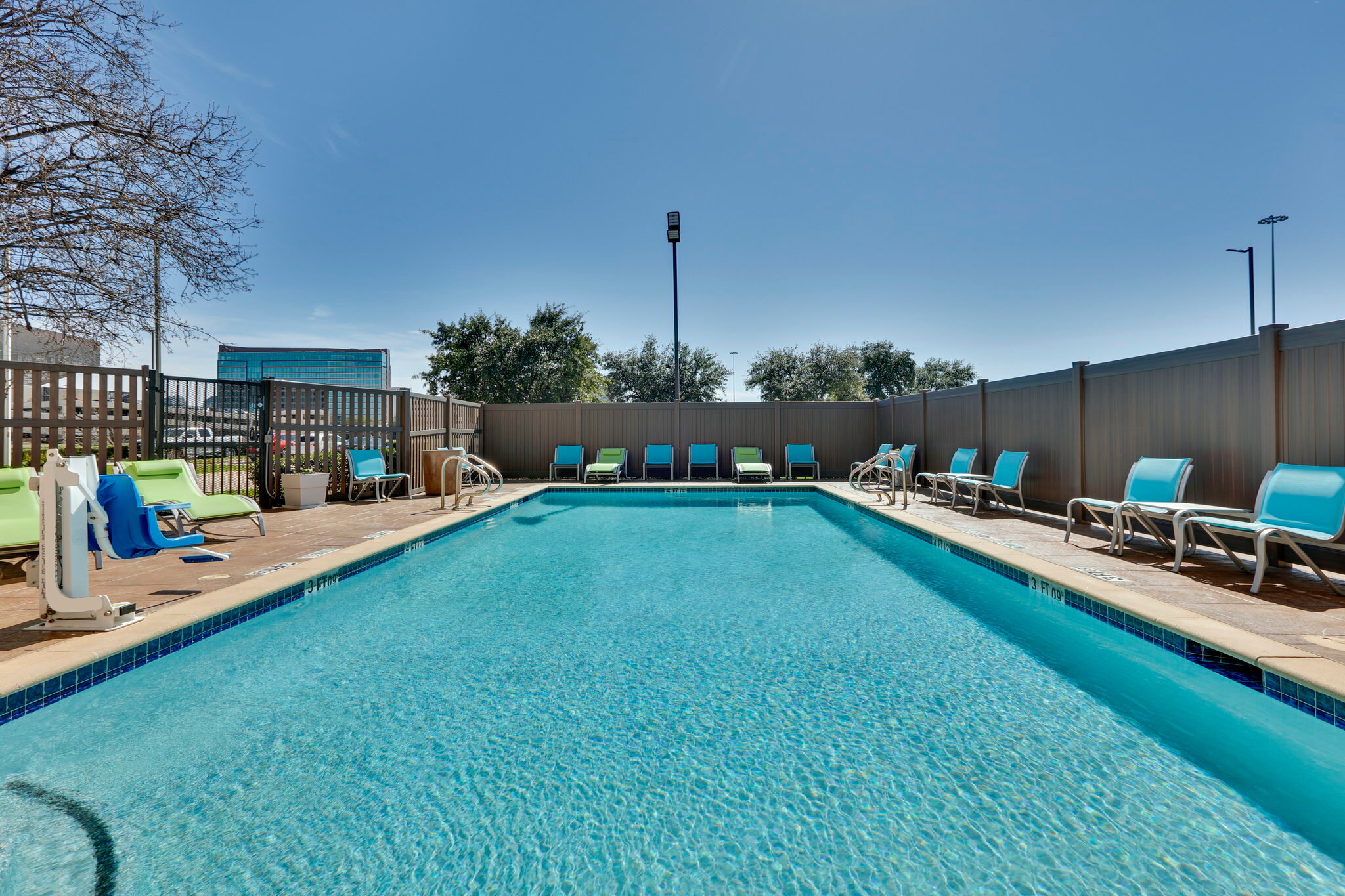 Фото Holiday Inn Express & Suites Irving Conv Ctr Las Colinas by Ihg