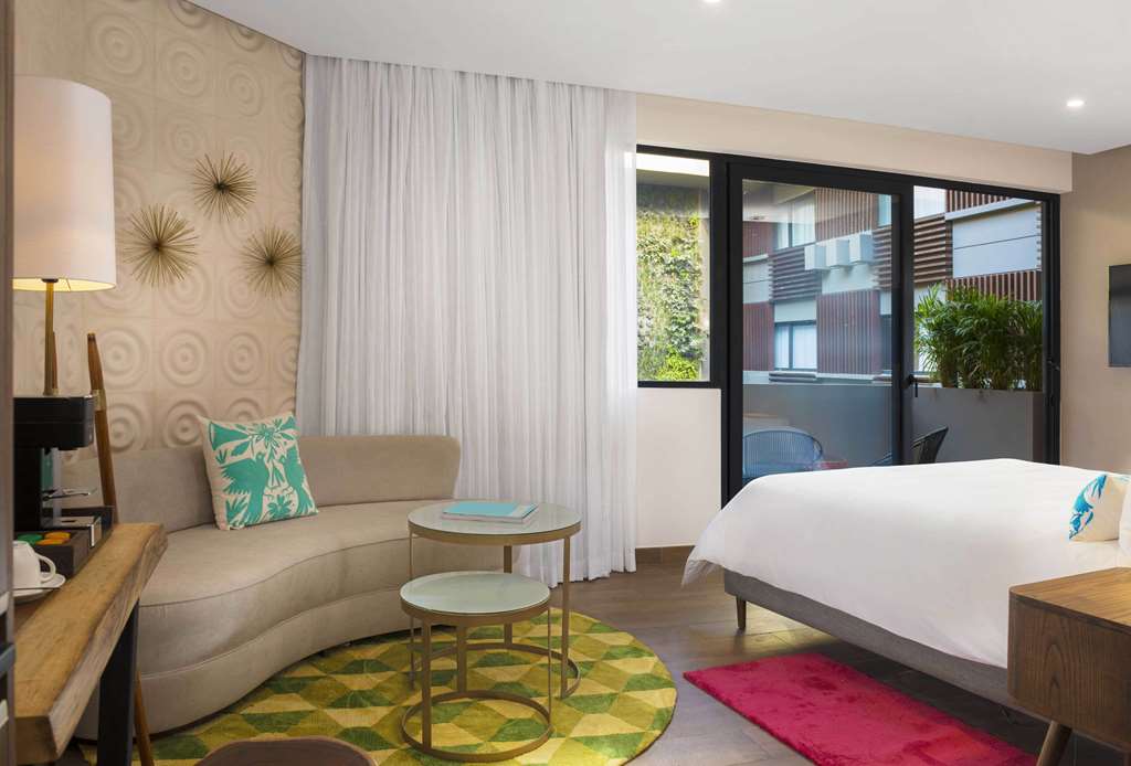 Фото Апартаменты The Fives Downtown Hotel & Residences, Curio Collection by Hilton