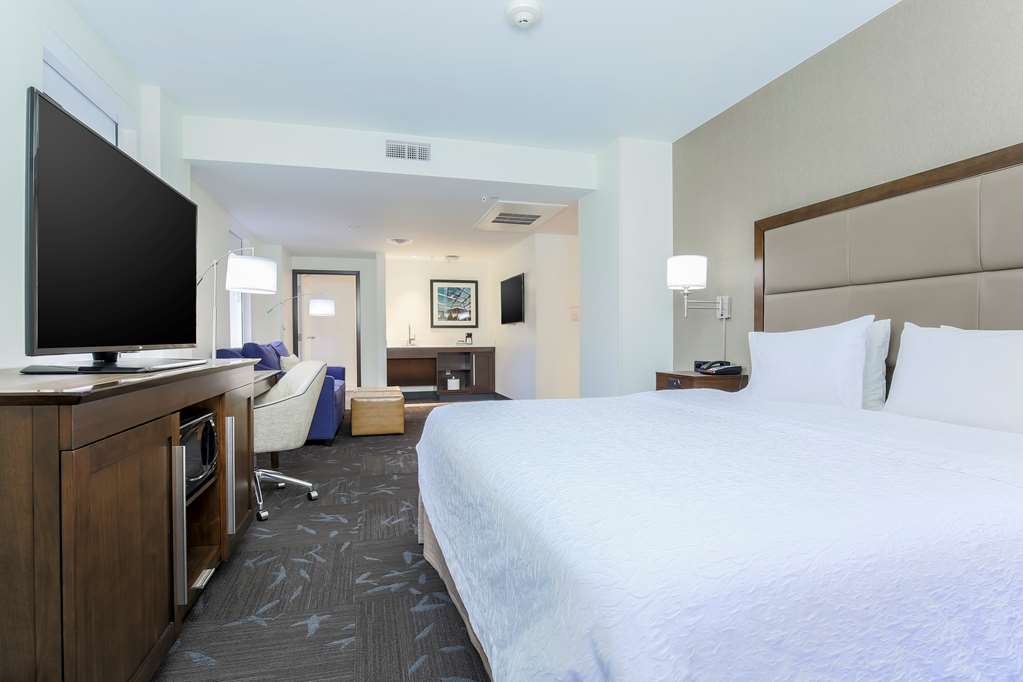 Фото Hampton Inn & Suites Dallas Downtown