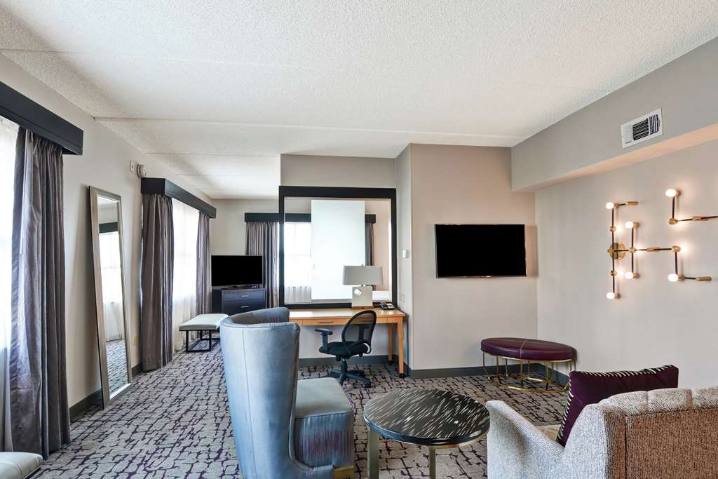 Фото DoubleTree by Hilton Hotel Baton Rouge