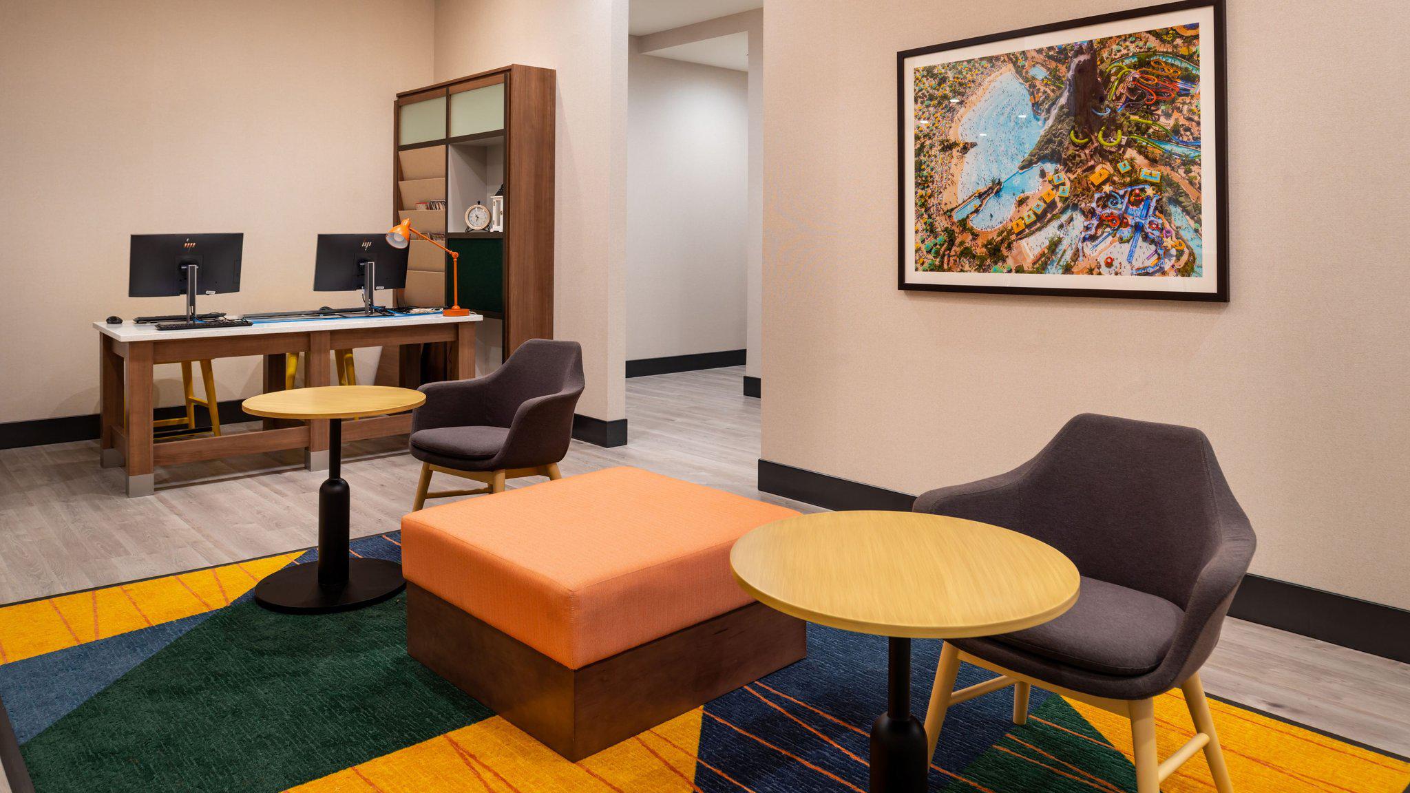 Фото Holiday Inn & Suites Orlando I-drive - Theme Parks by Ihg