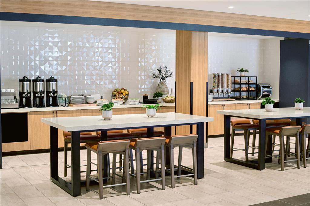 Фото Hilton Garden Inn LAX Los Angeles Airport