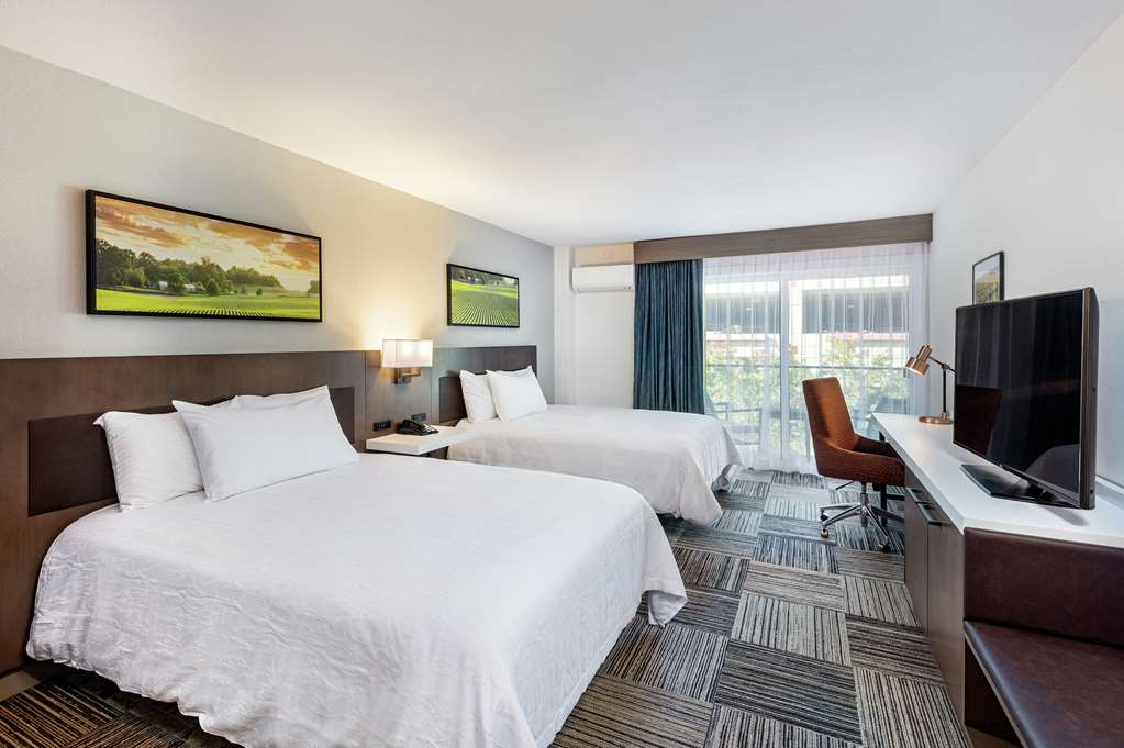 Фото Hilton Garden Inn Davis Downtown