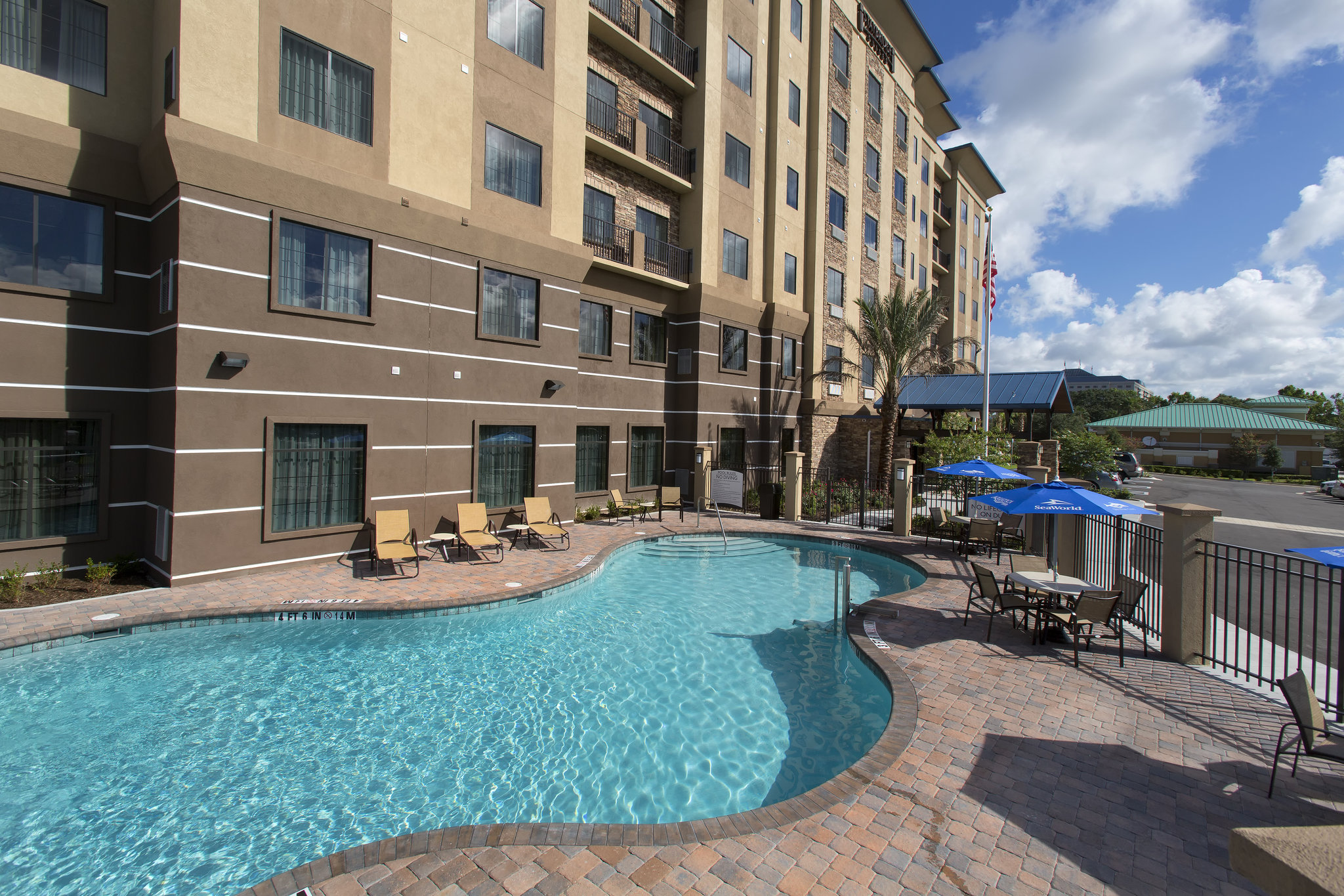 Фото Staybridge Suites Orlando at SeaWorld, an Ihg Hotel