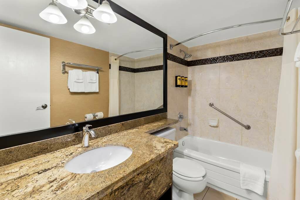 Фото Best Western Plus Inner Harbour - Victoria Hotels