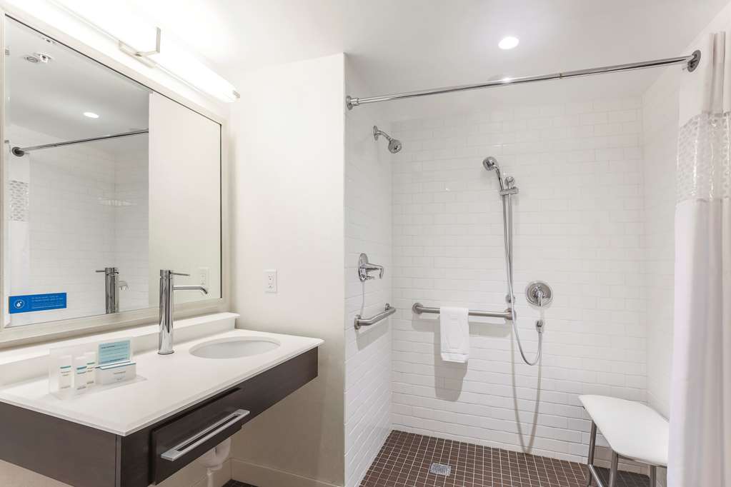 Фото Hampton Inn & Suites Dallas Downtown