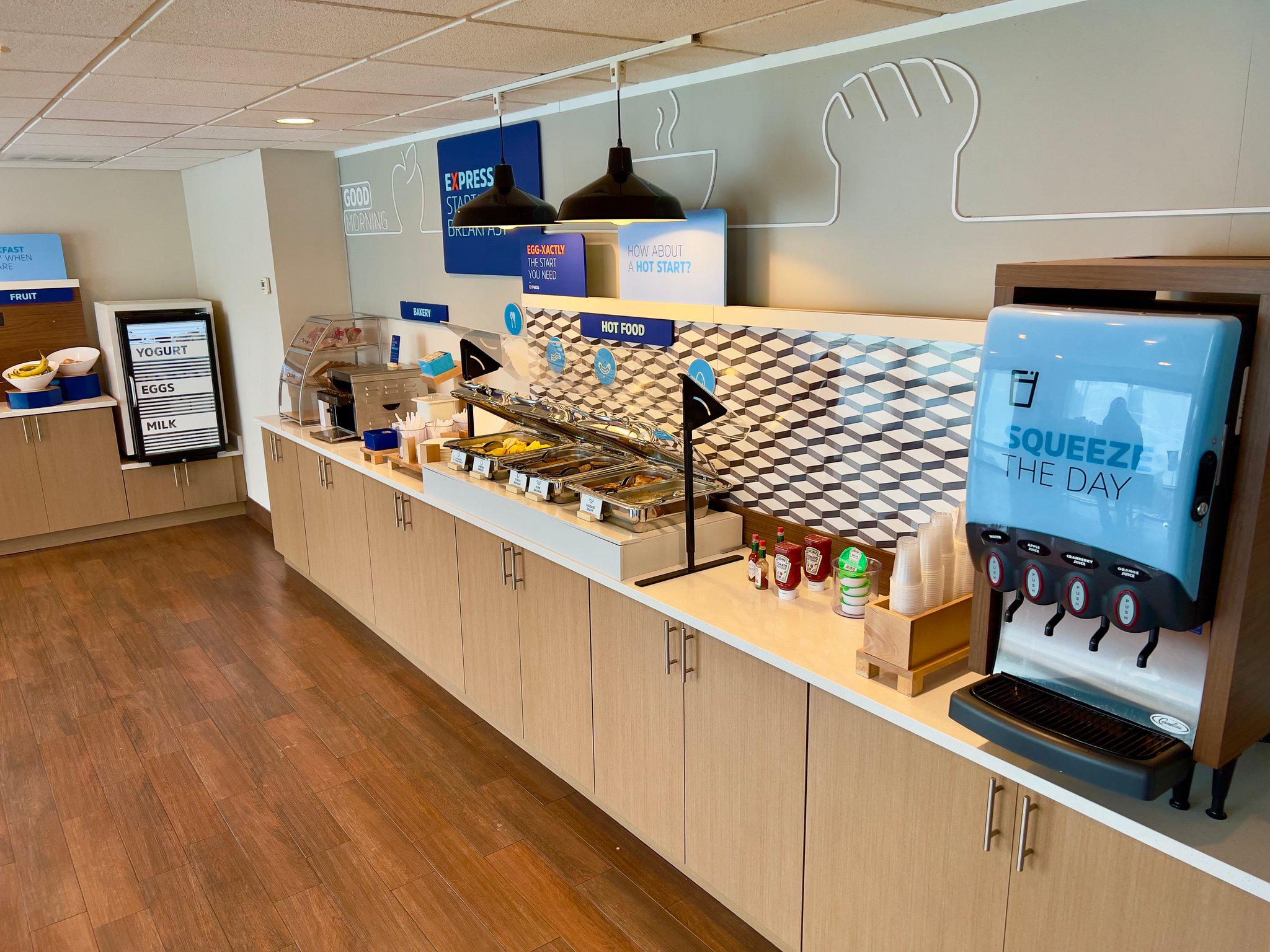 Фото Holiday Inn Express Hotel & Suites Tampa Northwest - Oldsmar, an Ihg Hotel