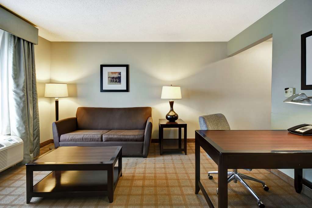 Фото Hampton Inn & Suites Detroit-Canton