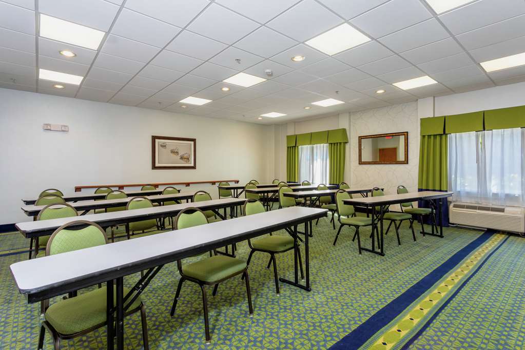 Фото Hampton Inn & Suites Ft. Pierce