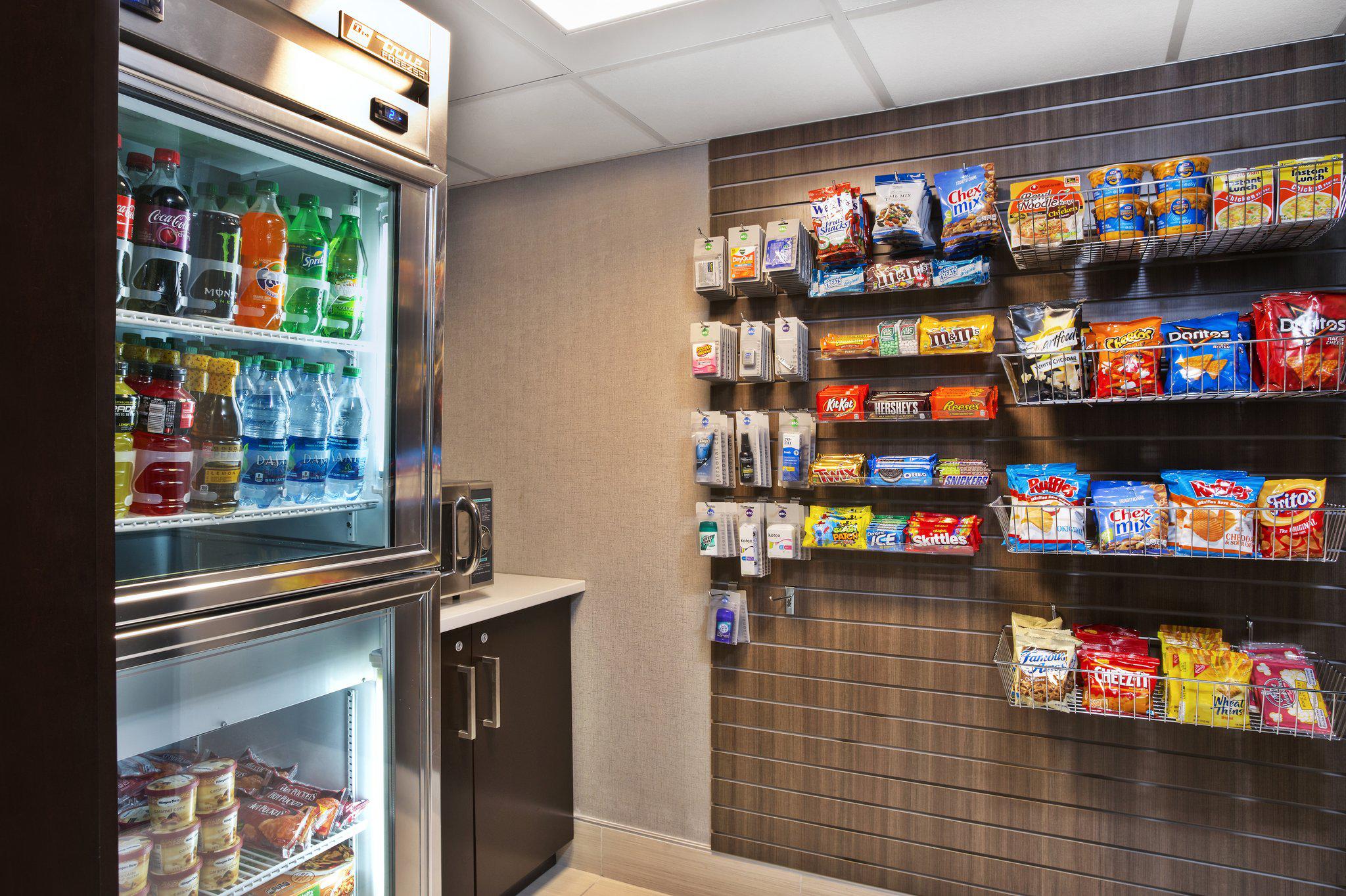 Фото Holiday Inn Express Boston - Waltham, an Ihg Hotel