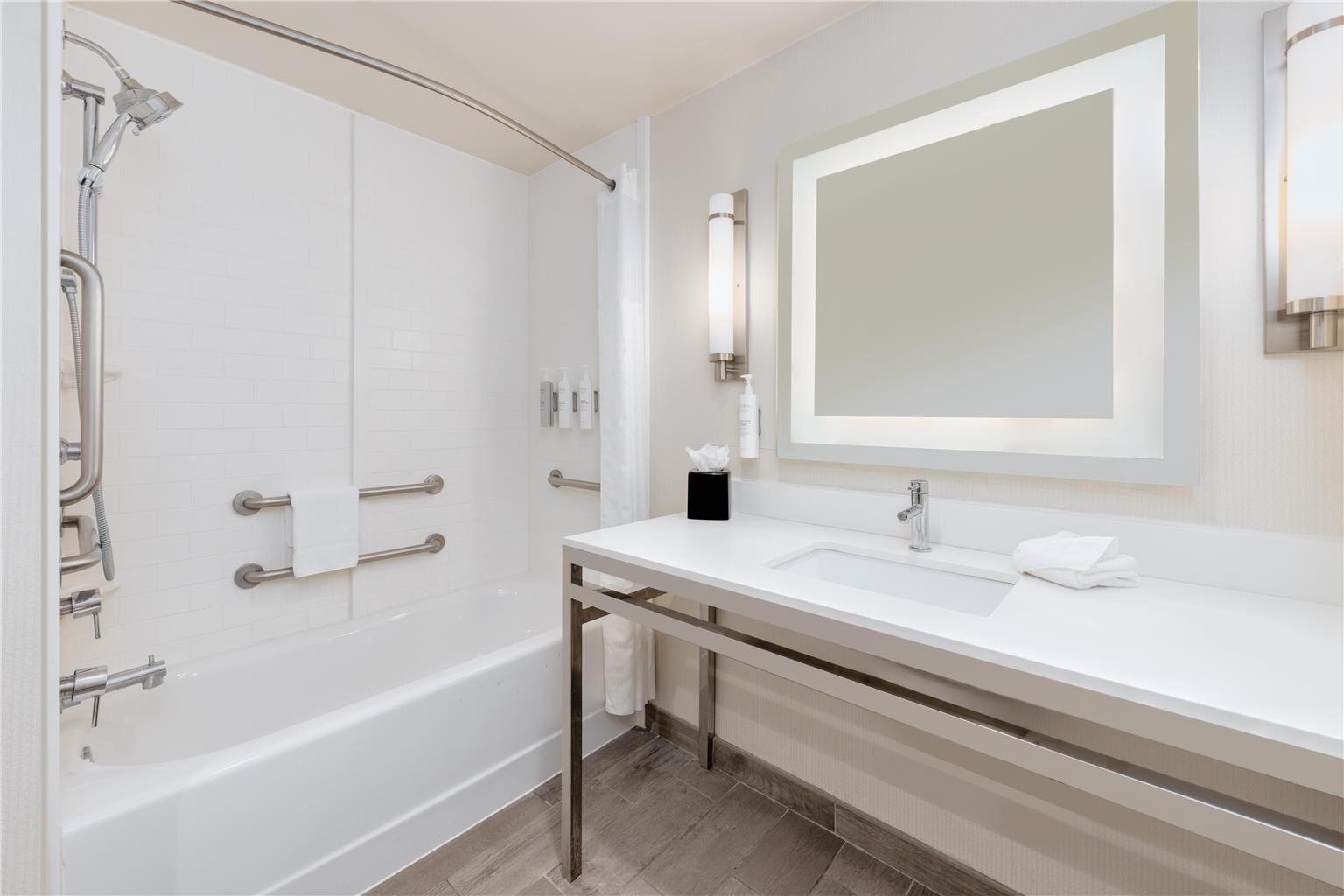 Фото Hilton Garden Inn San Antonio Downtown Riverwalk