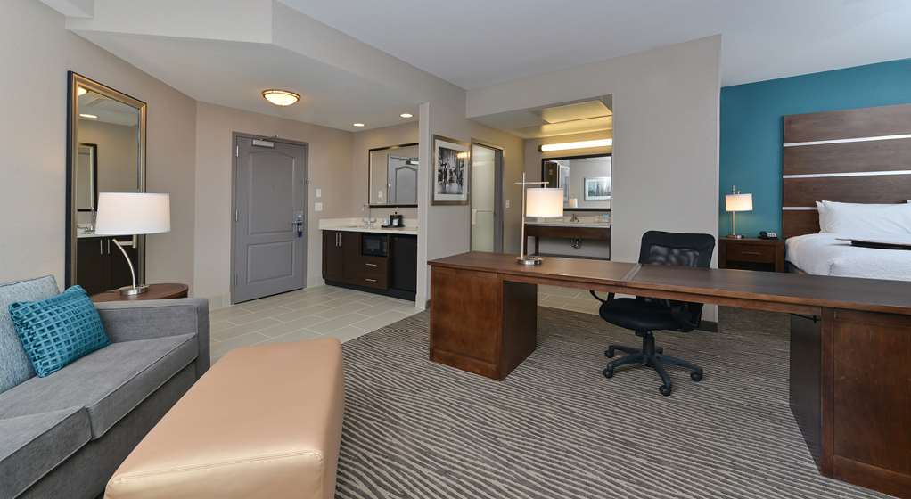 Фото Hampton Inn & Suites Des Moines Downtown
