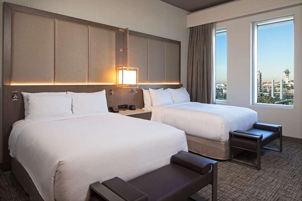 Фото H Hotel Los Angeles, Curio Collection by Hilton