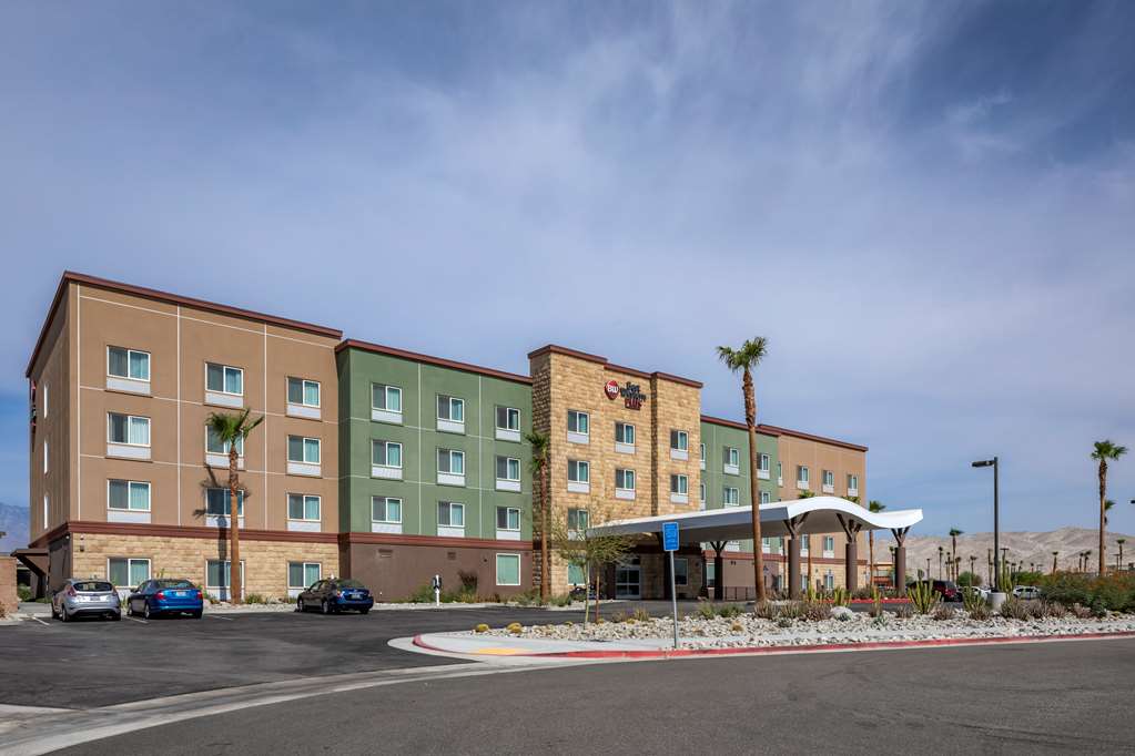Фото Best Western Plus Desert View Inn & Suites