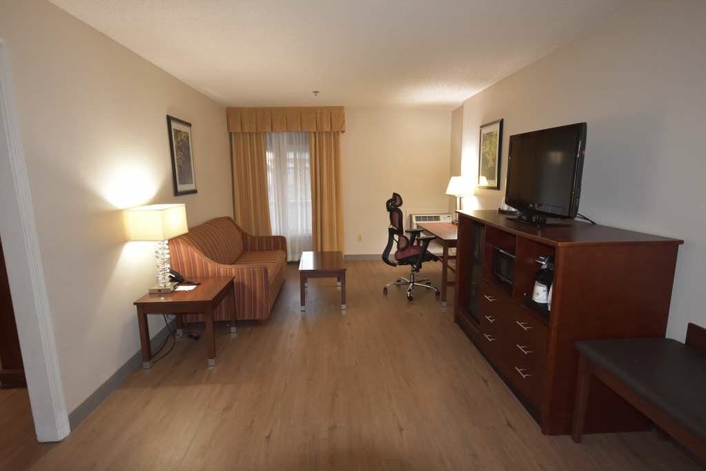 Фото Best Western Plus Governor's Inn