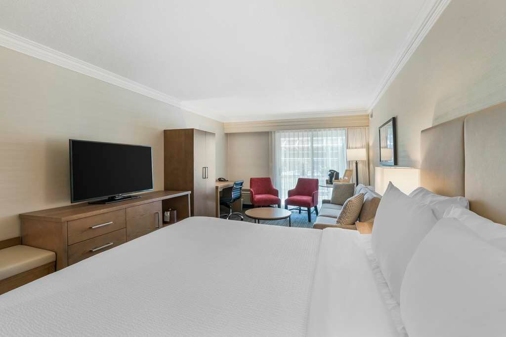 Фото Best Western Plus Kelowna Hotel & Suites