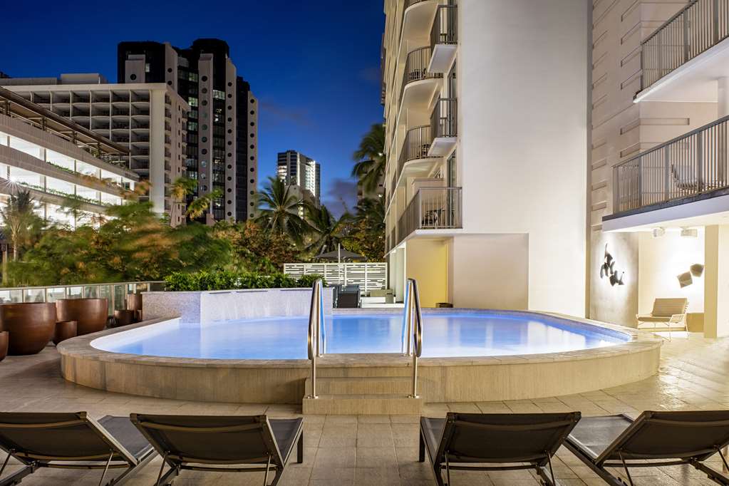 Фото Hilton Garden Inn Waikiki Beach