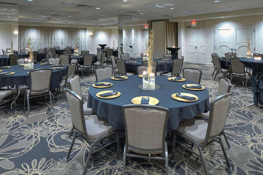 Фото DoubleTree by Hilton Madison Downtown