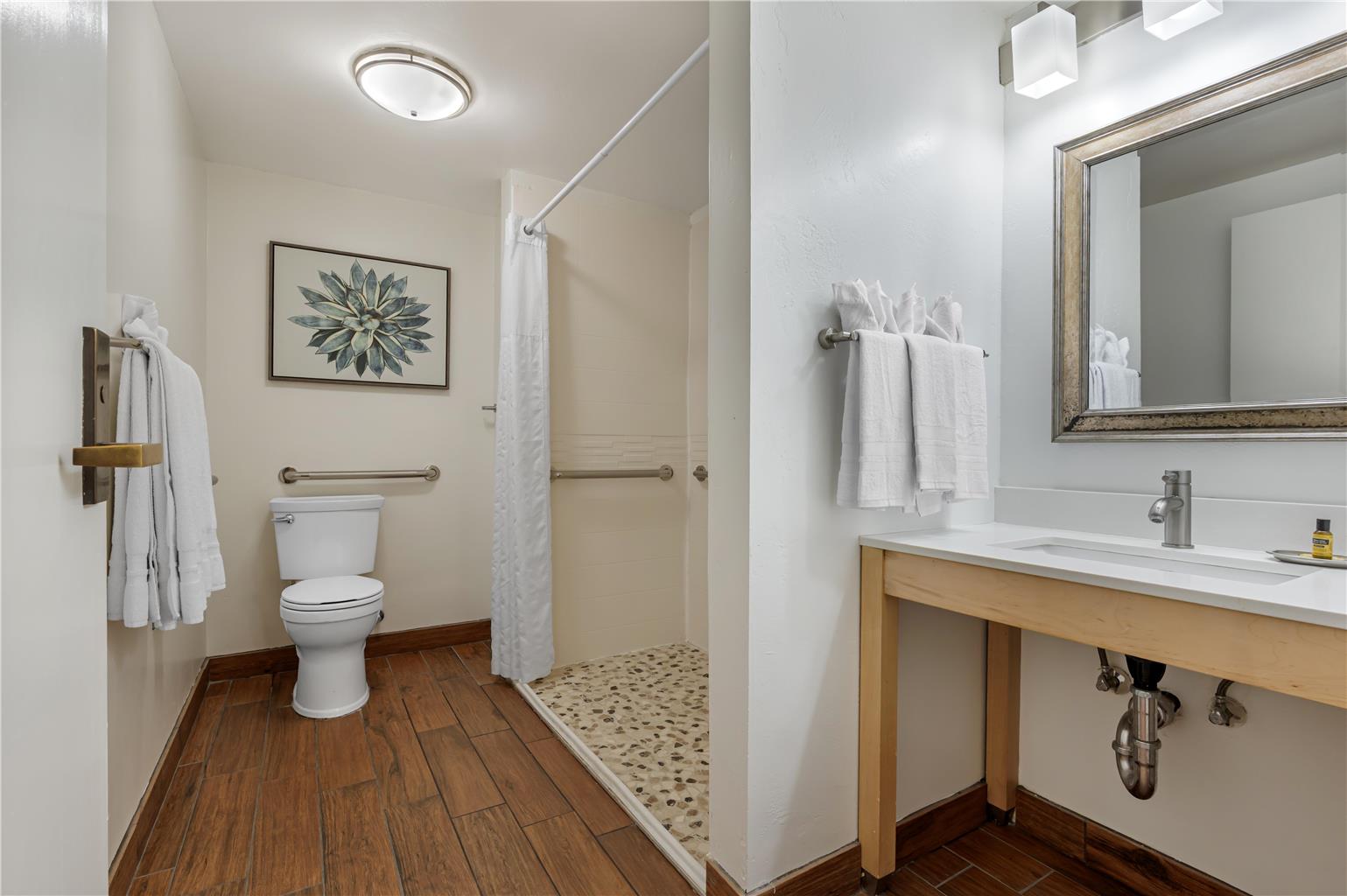 Фото Best Western Plus South Coast Inn