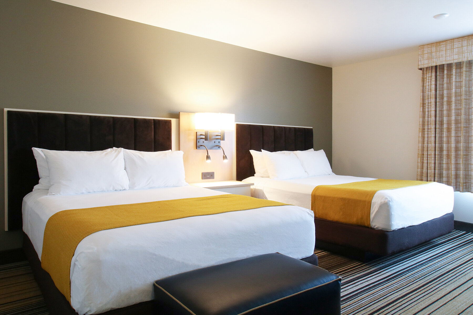 Фото Oxford Suites Spokane Valley