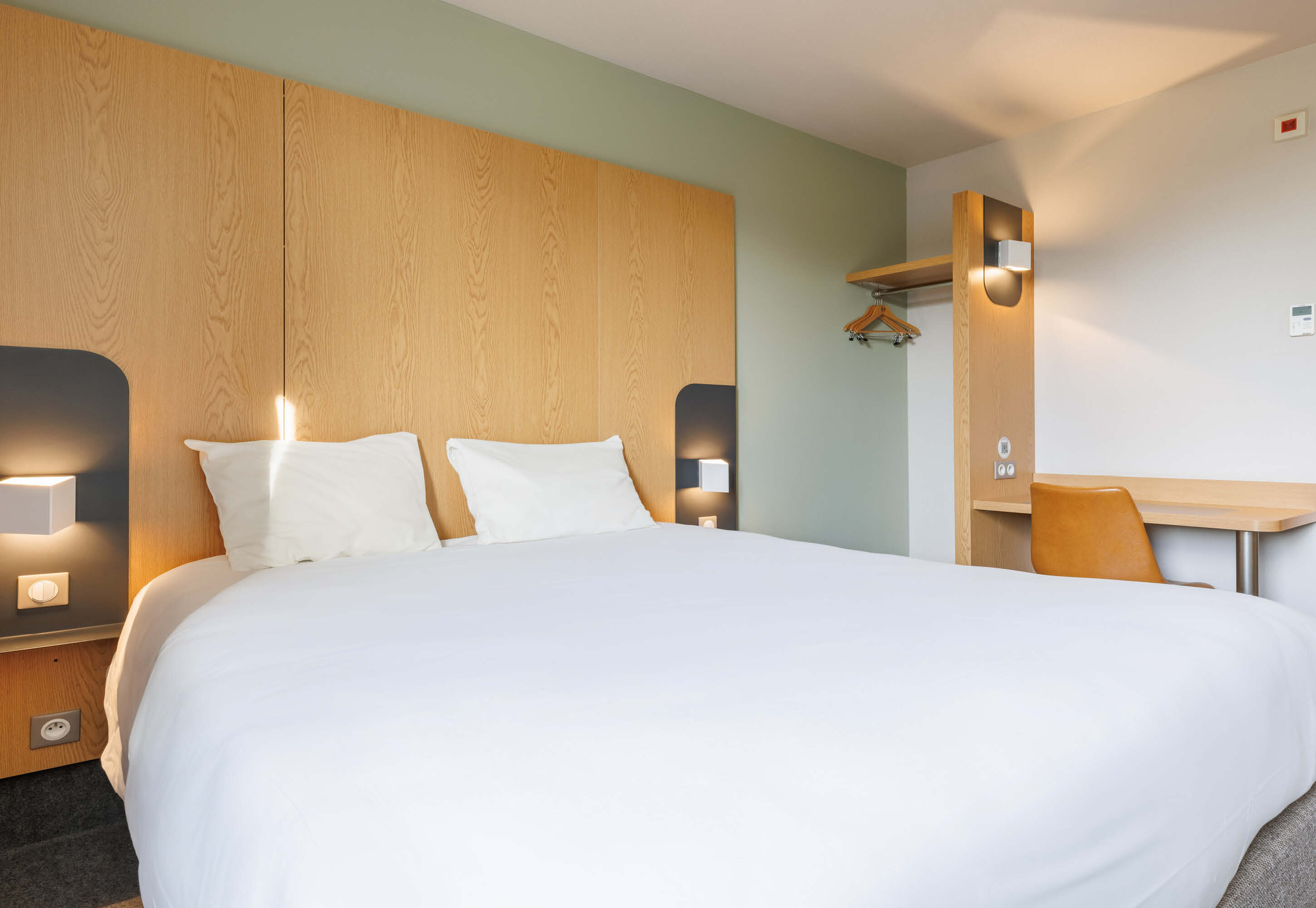 Фото B&b Hotel Clermont-Ferrand Nord Riom