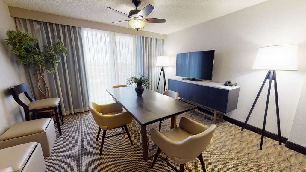Фото Embassy Suites by Hilton Oklahoma City Will Rogers Airport