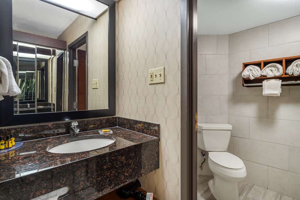 Фото Best Western Plus Houston Energy Corridor
