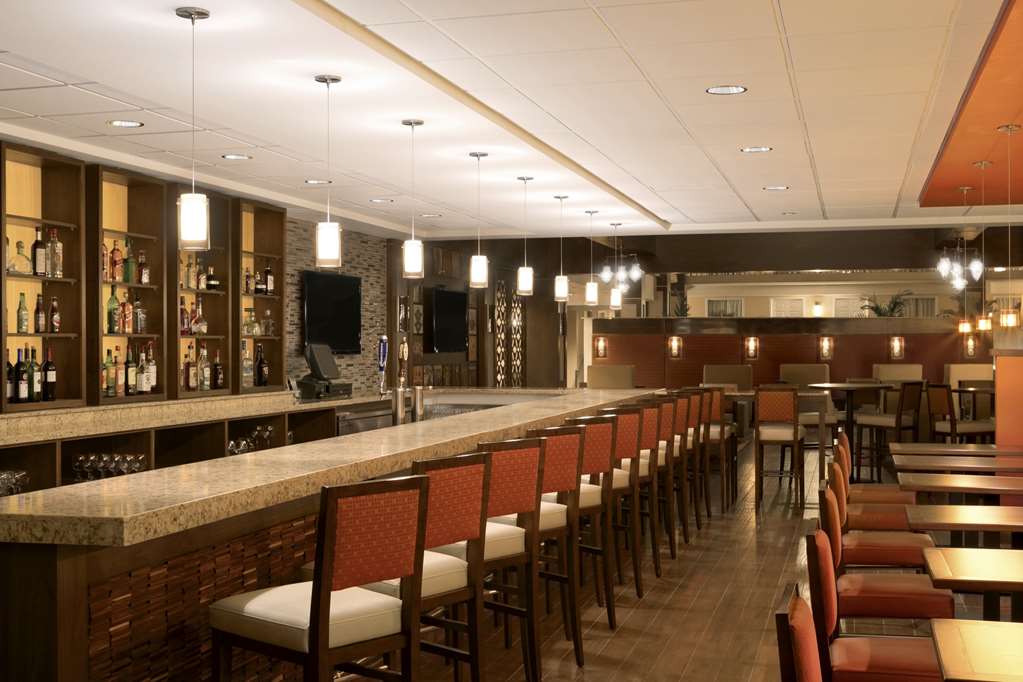 Фото Embassy Suites by Hilton Cleveland Beachwood