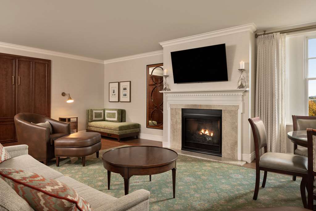 Фото Hotel Roanoke & Conference Ctr, Curio Collection by Hilton