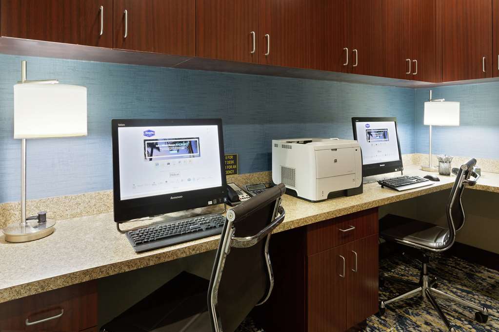 Фото Hampton Inn & Suites Wellington