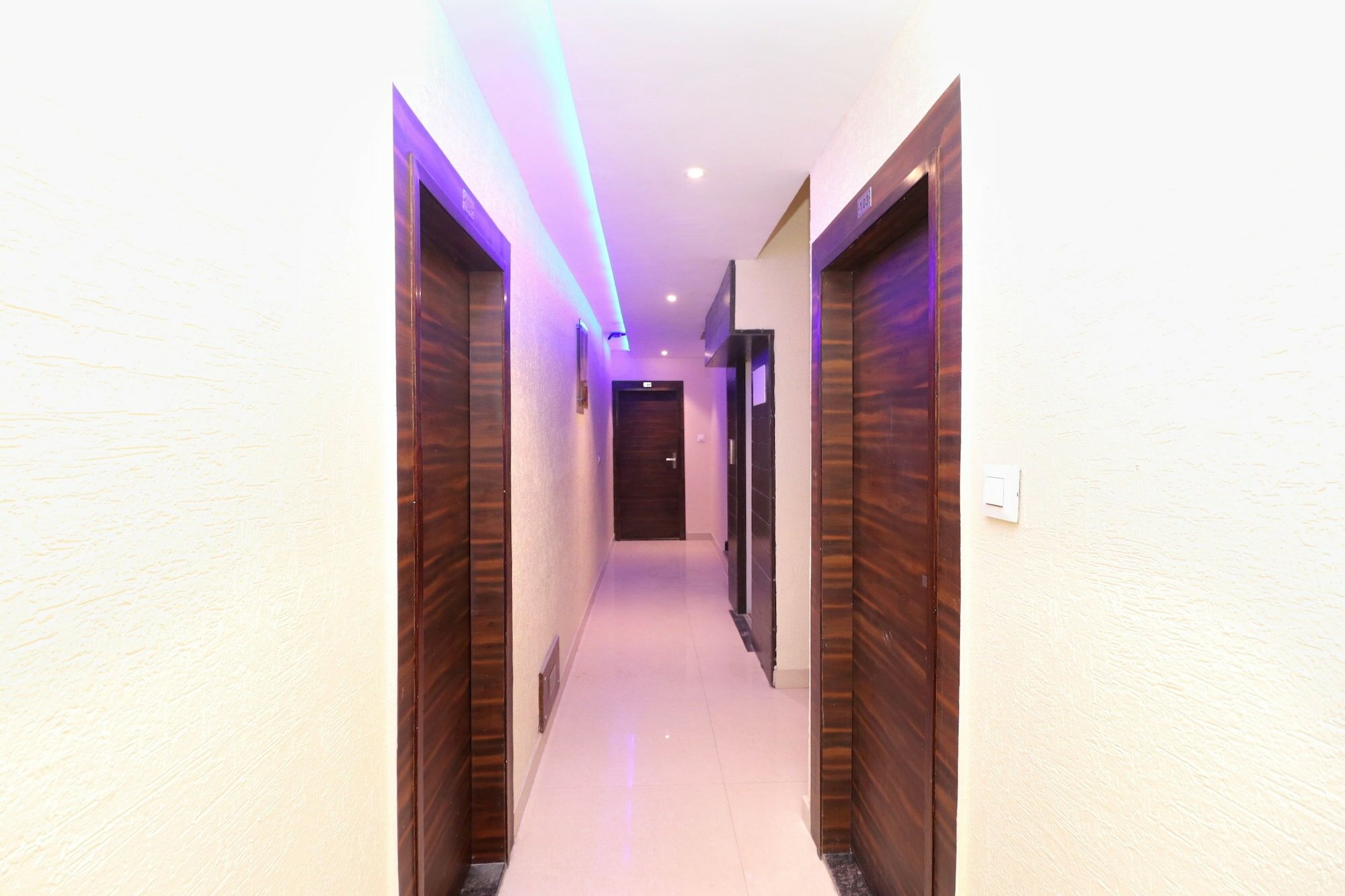 Фото Azaad Lifestyle Hotel by Oyo Rooms