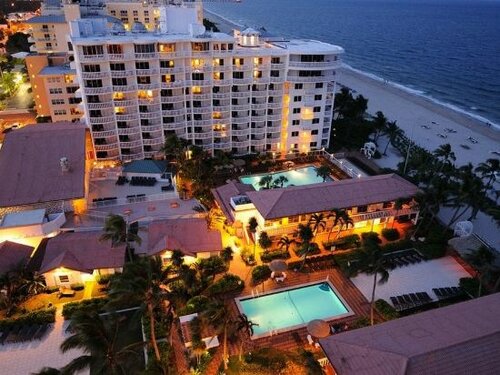 Гостиница Beachcomber Resort & Club в Помпано Бич