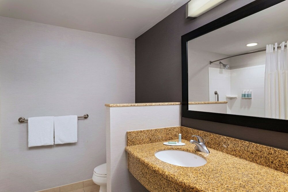 Фото Courtyard Marriott Aksarben Village