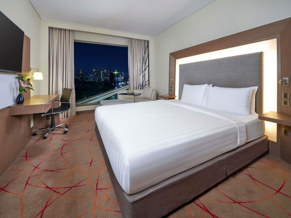 Фото Novotel Ahmedabad Hotel