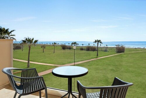 Гостиница Ramada Hotel & Suites by Wyndham Ayia Napa в Айя-Напе