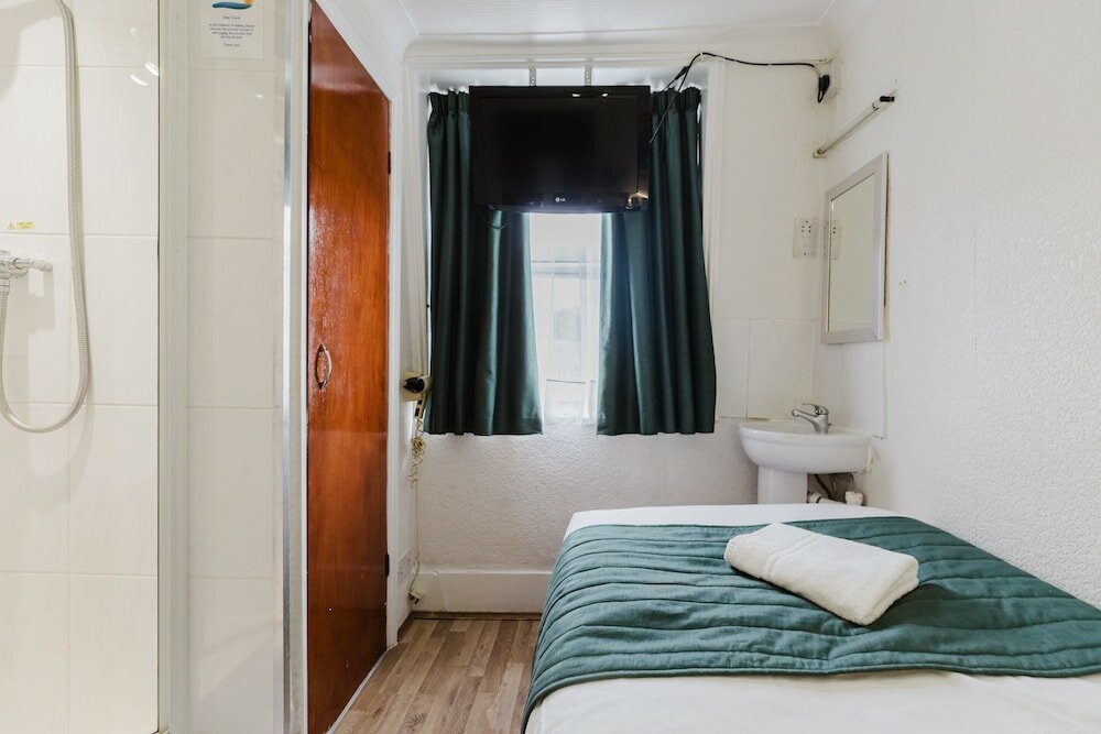 Фото Falcon Hotel