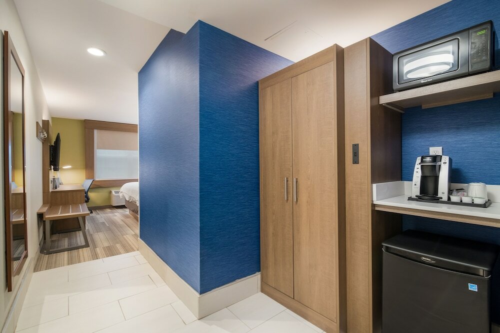 Фото Holiday Inn Express Plymouth, an Ihg Hotel