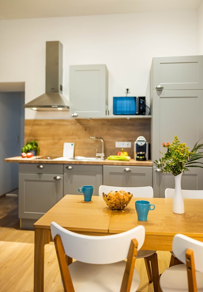 Фото Jimmy's Apartments Emerald