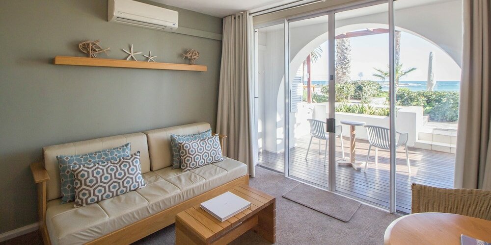 Фото The Bay Hotel