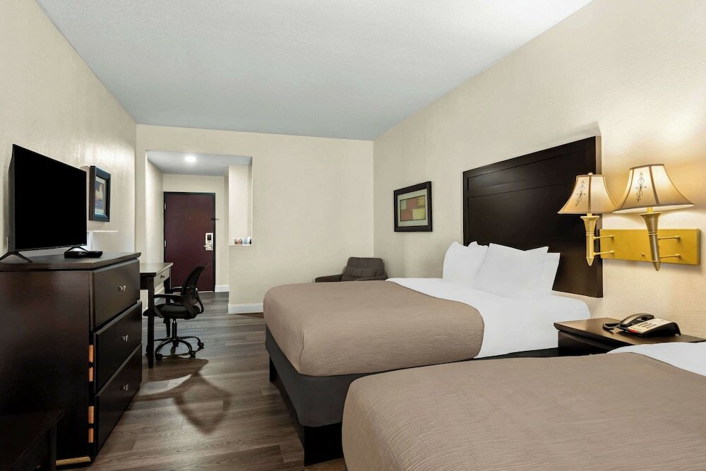Фото Quality Inn & Suites Lafayette