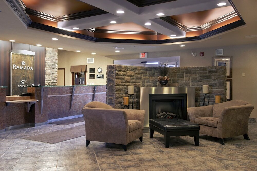 Фото Ramada by Wyndham Drumheller Hotel & Suites