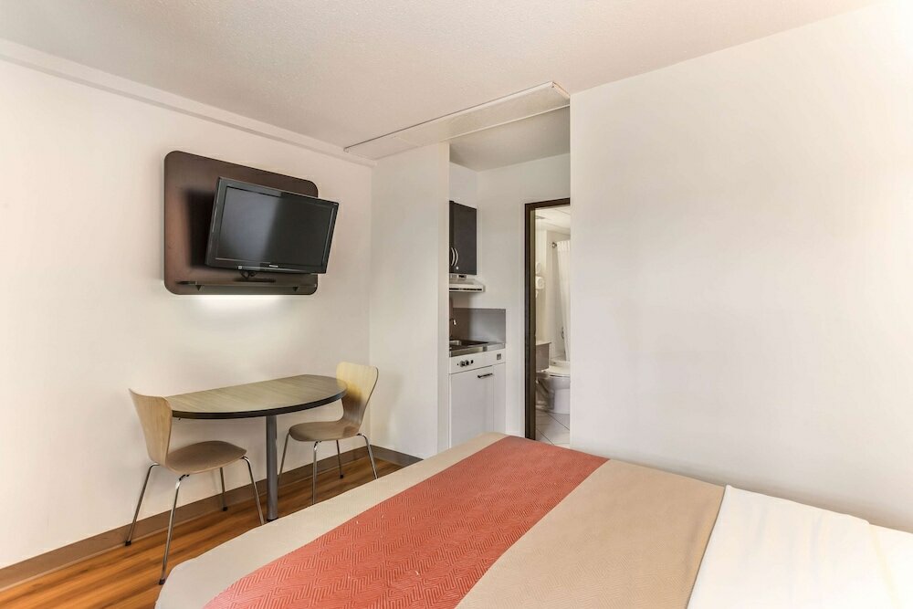 Фото Motel 6 Lethbridge