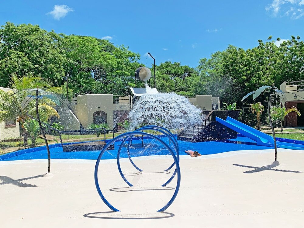 Фото Surf Ranch Hotel & Resort