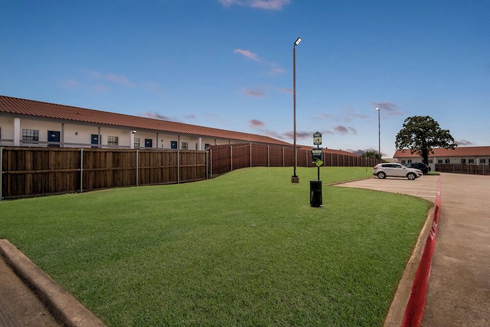 Фото Regency Inn & Suites