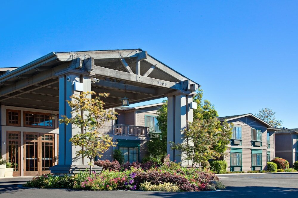 Фото Holiday Inn Express Hotel & Suites Carpinteria, an Ihg Hotel