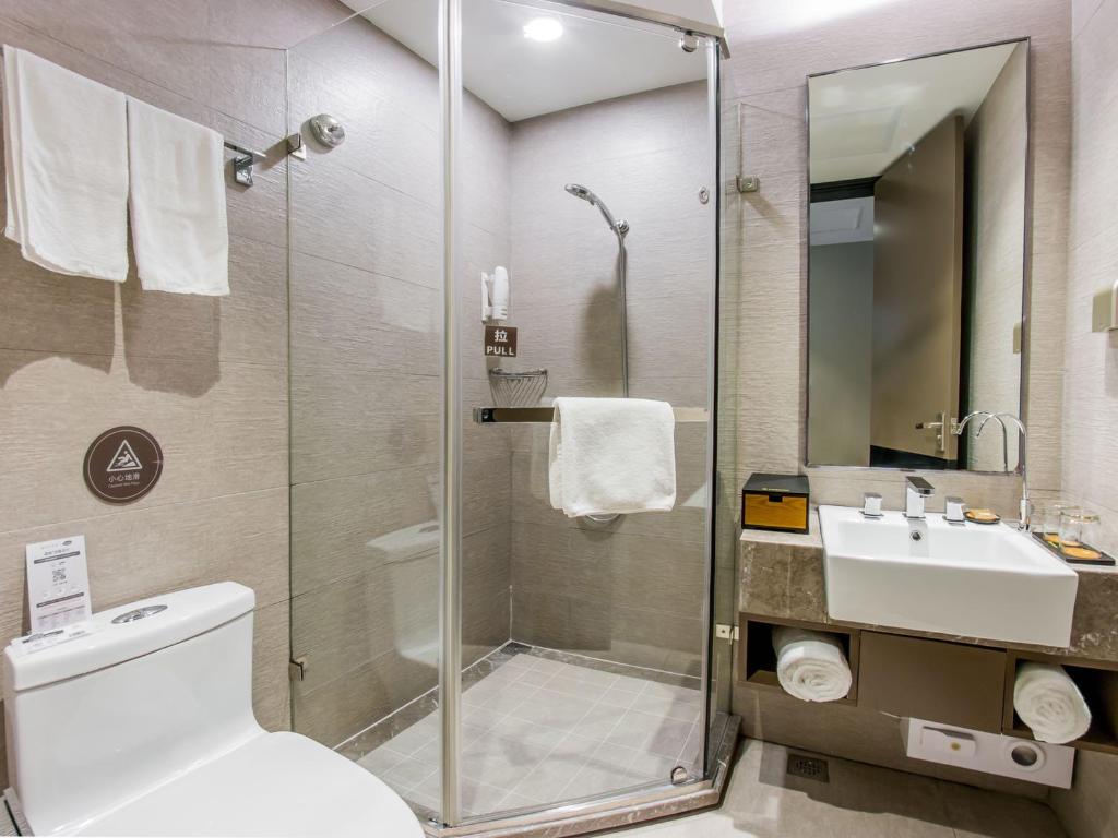 Фото Homeinn Plus Hotel Shanghai Bund Jinling East Road