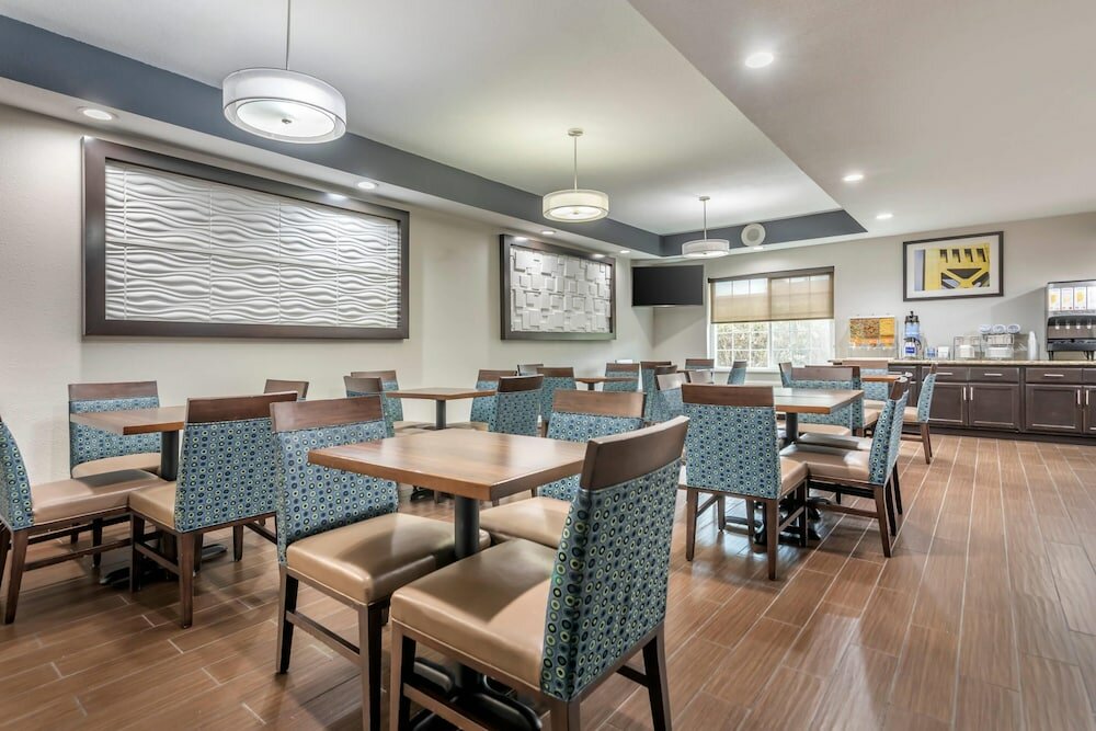 Фото Comfort Suites Downtown Sacramento